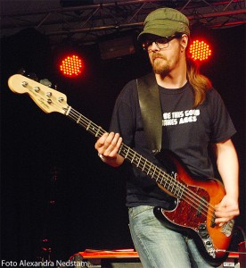 Fredrik Lindström - Bas